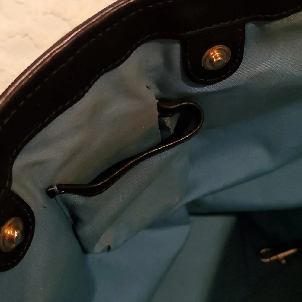 Dooney & Bourke Black Medallion Vintage Tote ✨️Host Pick✨️ - Picture 7 of 13